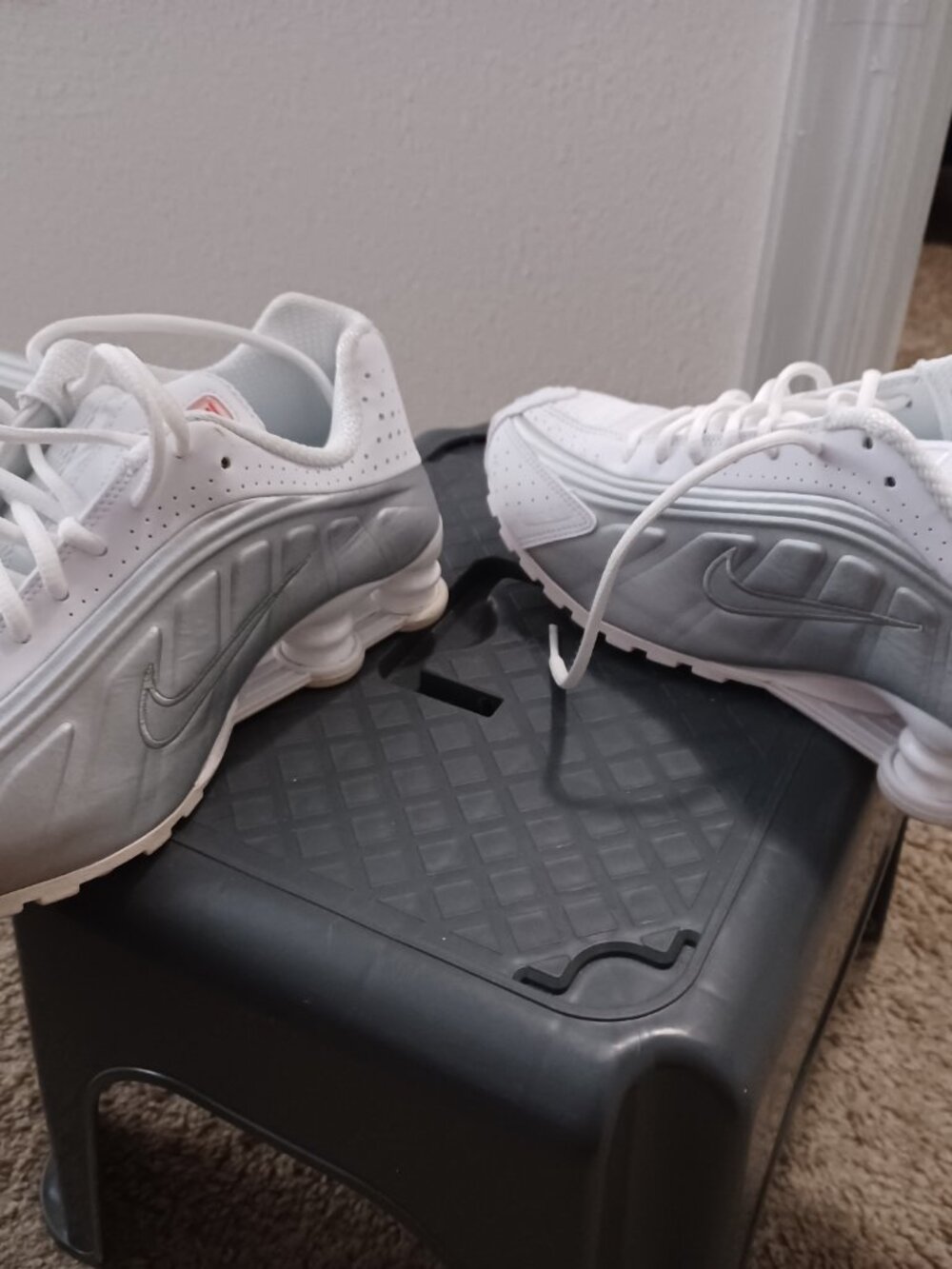 Sneakers - Picture 6 of 7